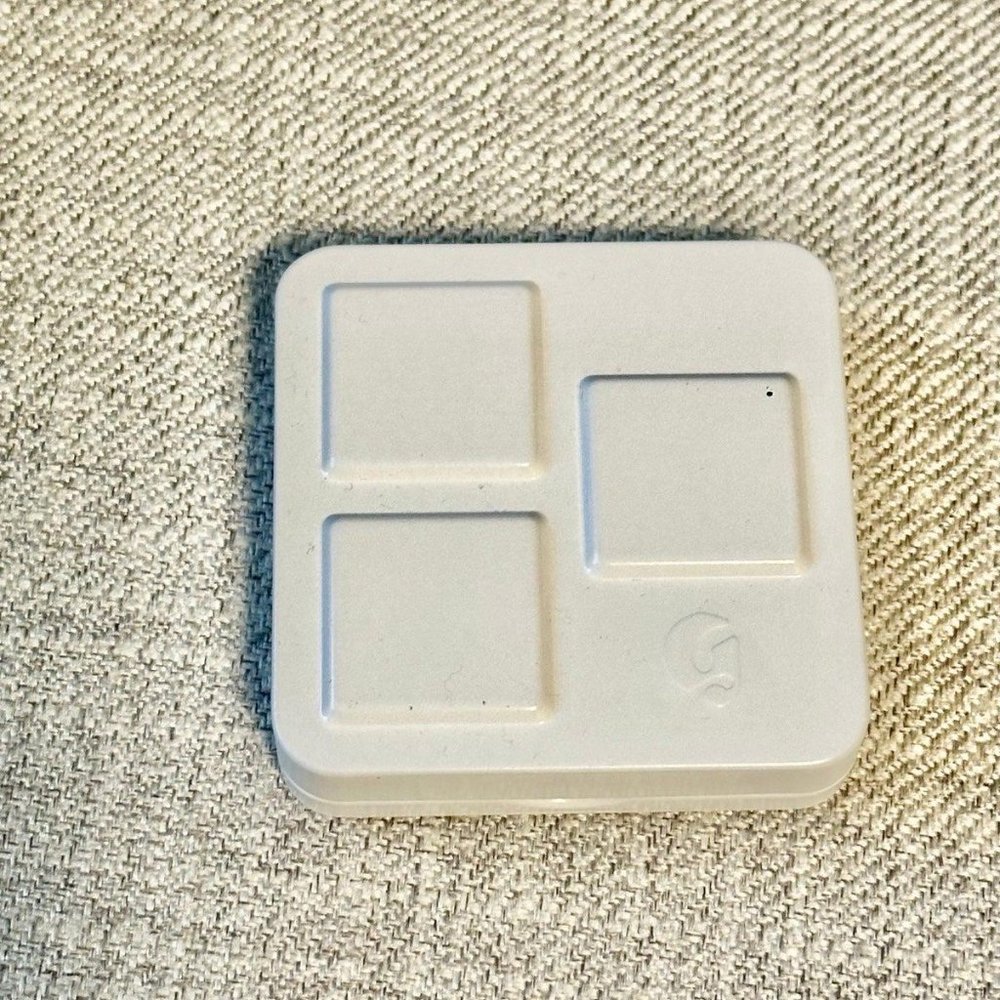 NEW Glossier Monochrome Eyeshadow Palette in Clay - Picture 2 of 5